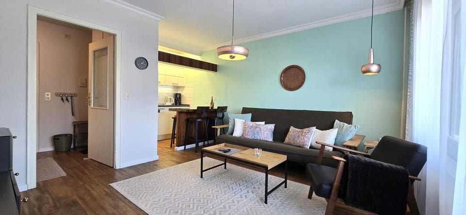 Kitchen or kitchenette, Living room, Seating area, Dining area