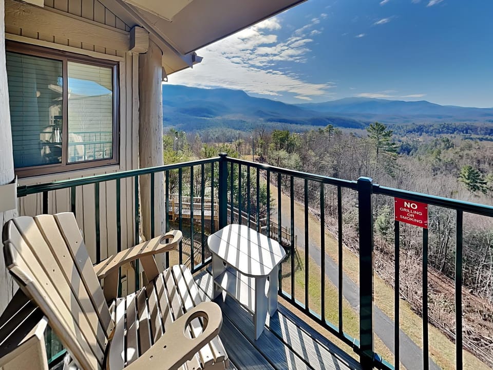 Balcony/Terrace, Mountain view