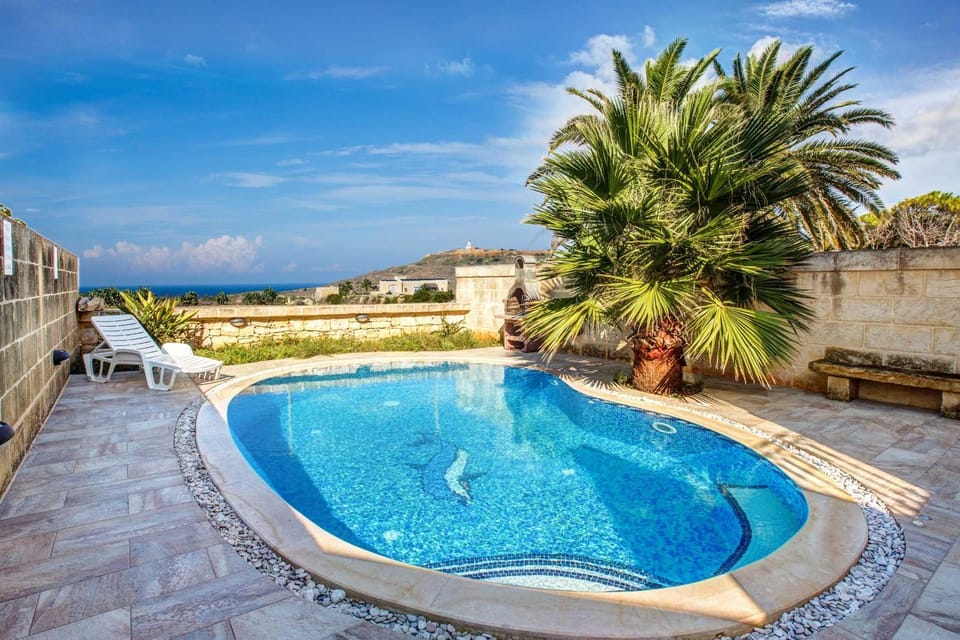 5 Bedroom Farmhouse with Private Pool House in Malta