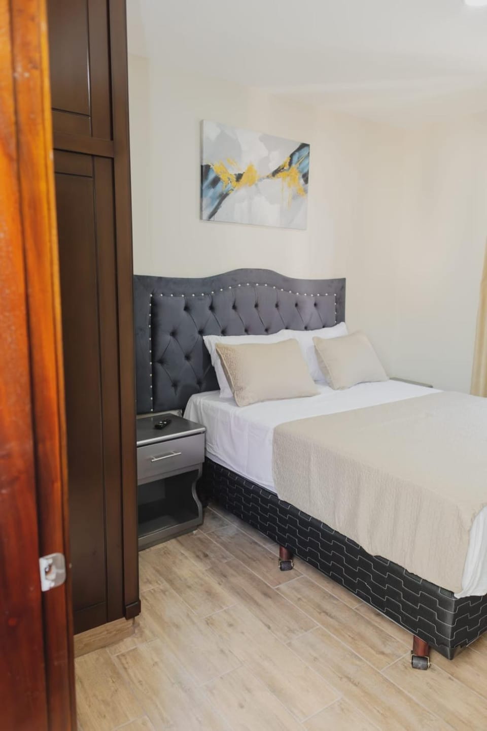 Photo of the whole room, Bedroom