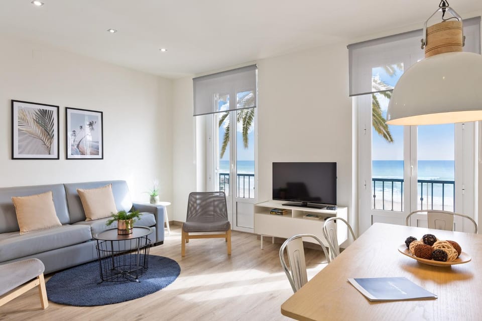 Living room, Dining area, Sea view