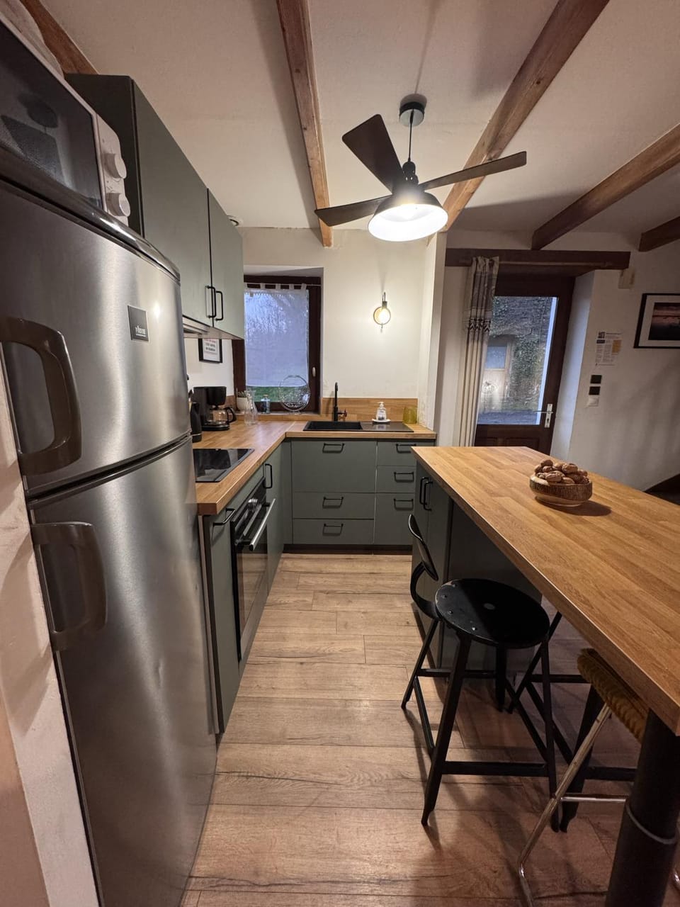 Kitchen or kitchenette, Dining area, oven, stove