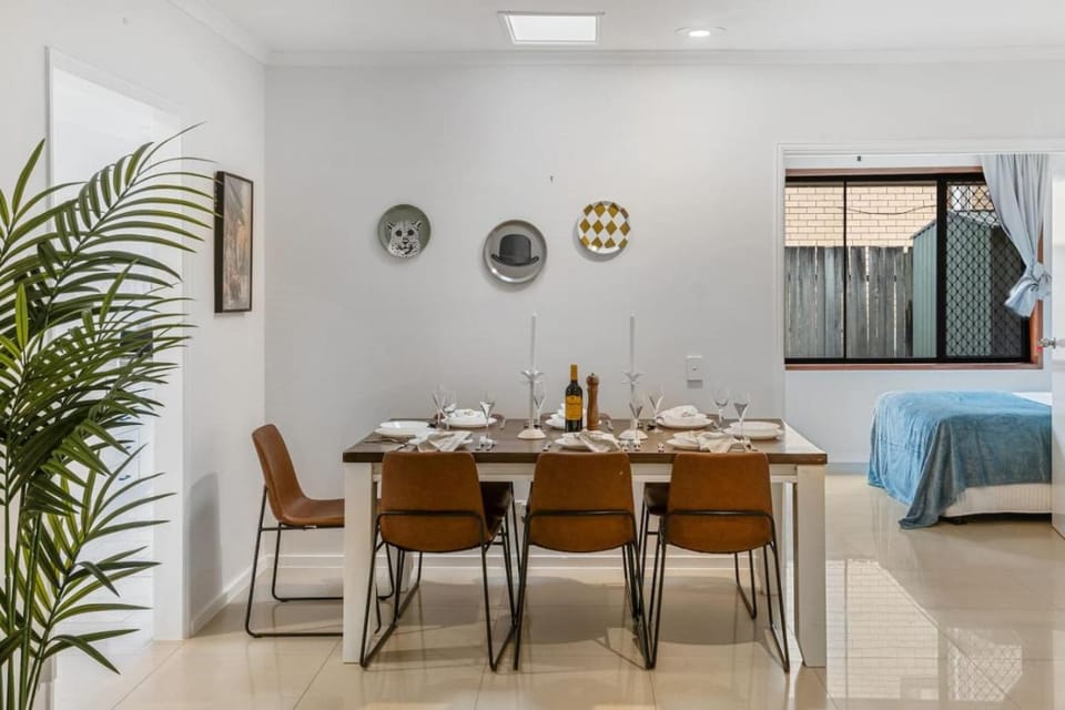 Cozy Comfort 4BR near Malls and Transport House in Brisbane