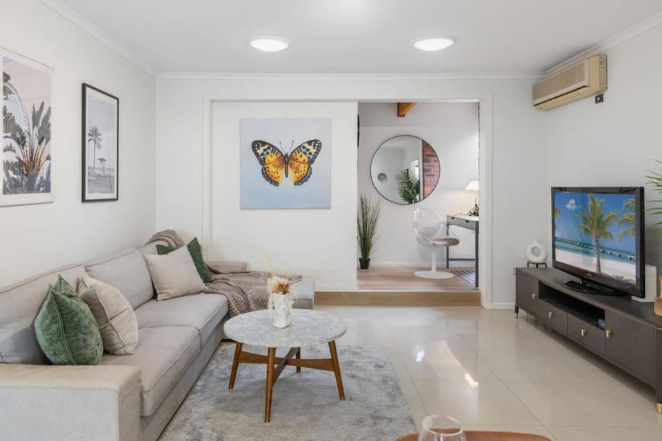 Cozy Comfort 4BR near Malls and Transport House in Brisbane