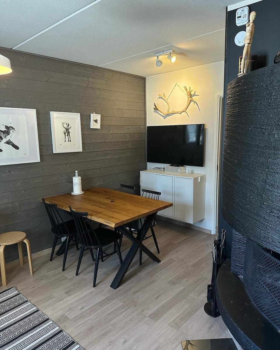 TV and multimedia, Seating area, Dining area