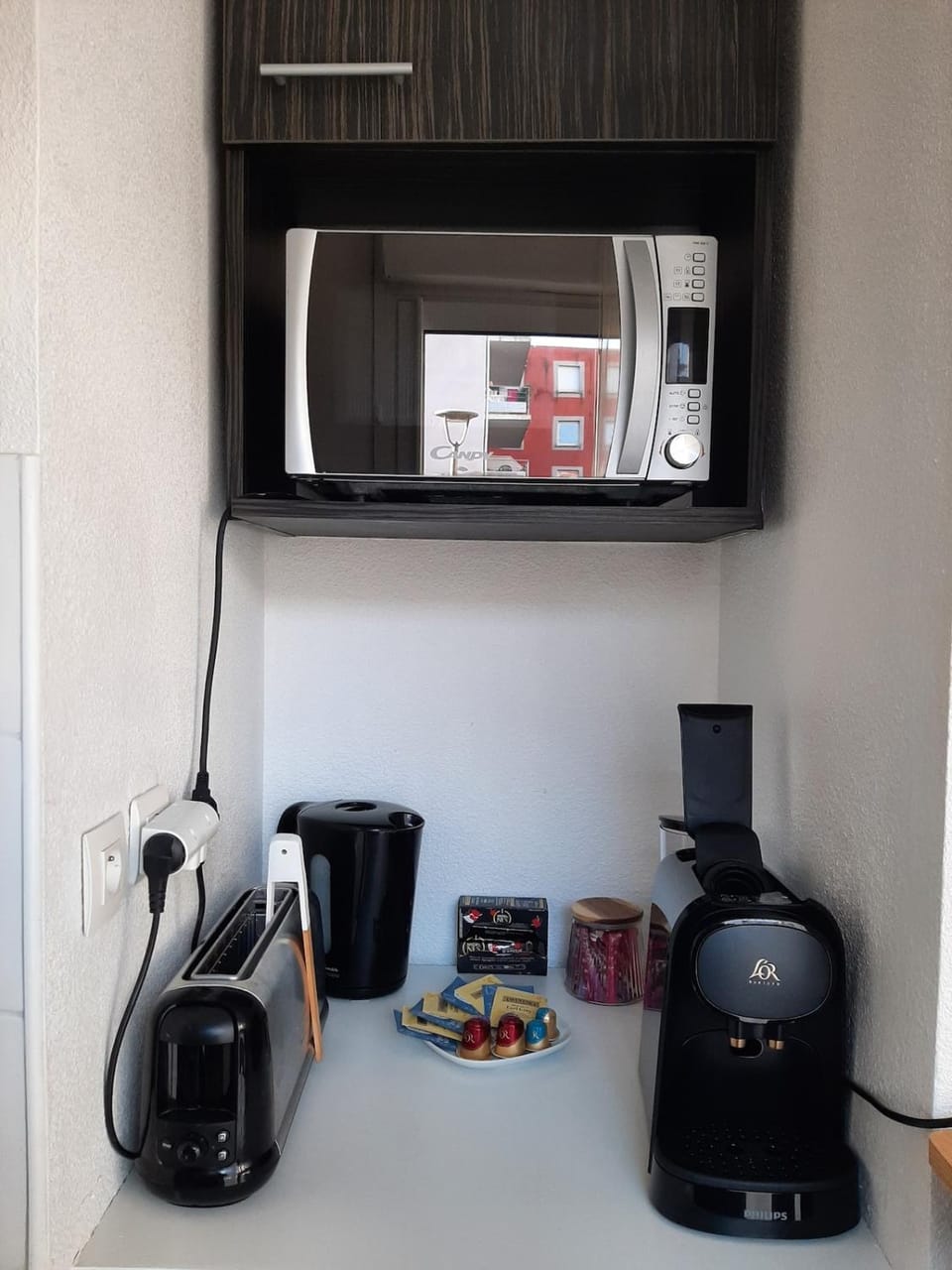 Coffee/tea facilities, toaster
