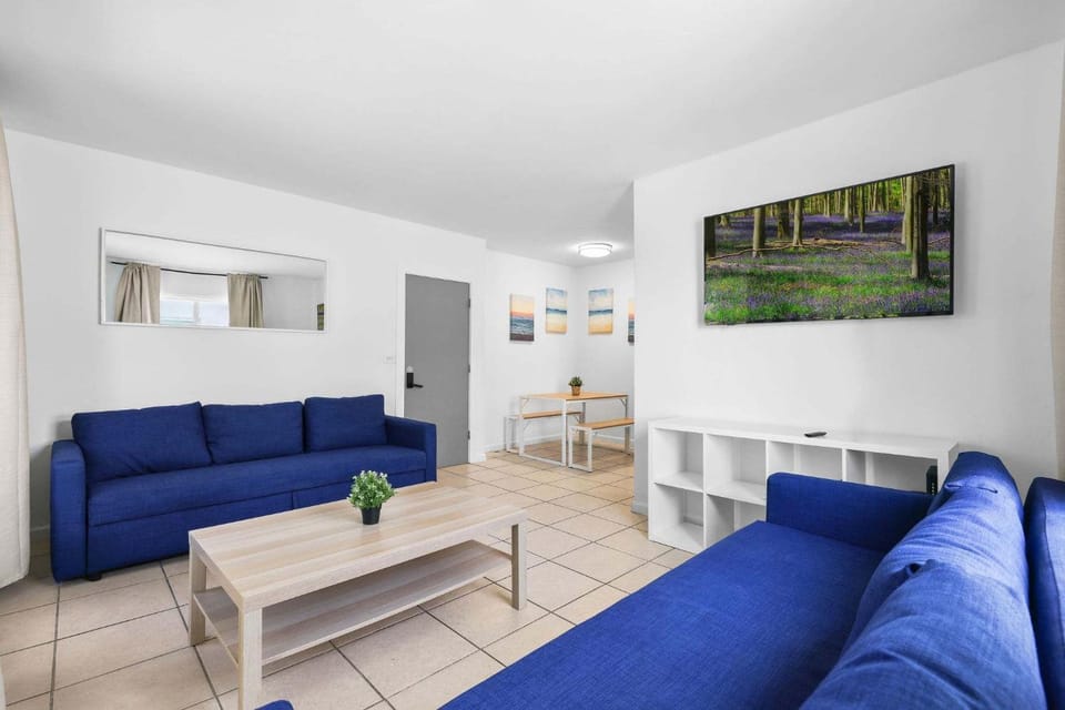 1BR Apt Sleeps 4 Beach Vibes Apartment in Miami Beach
