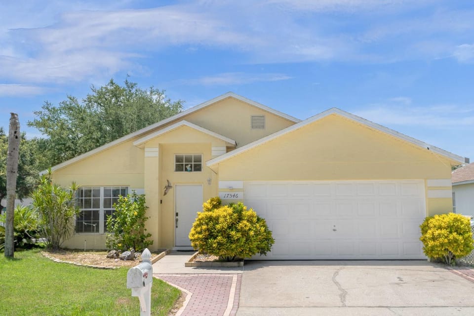 Upstay - Games & Private Pool Family Home House in Four Corners