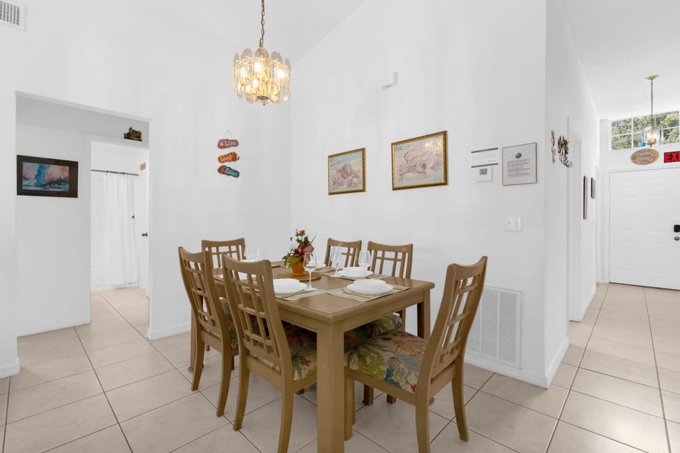 Upstay - Games & Private Pool Family Home House in Four Corners