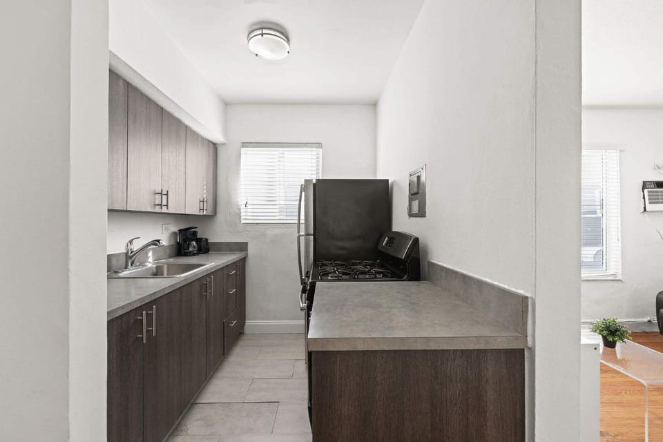 Sunny Studio North Shore 4 Guests Apartment in Miami Beach