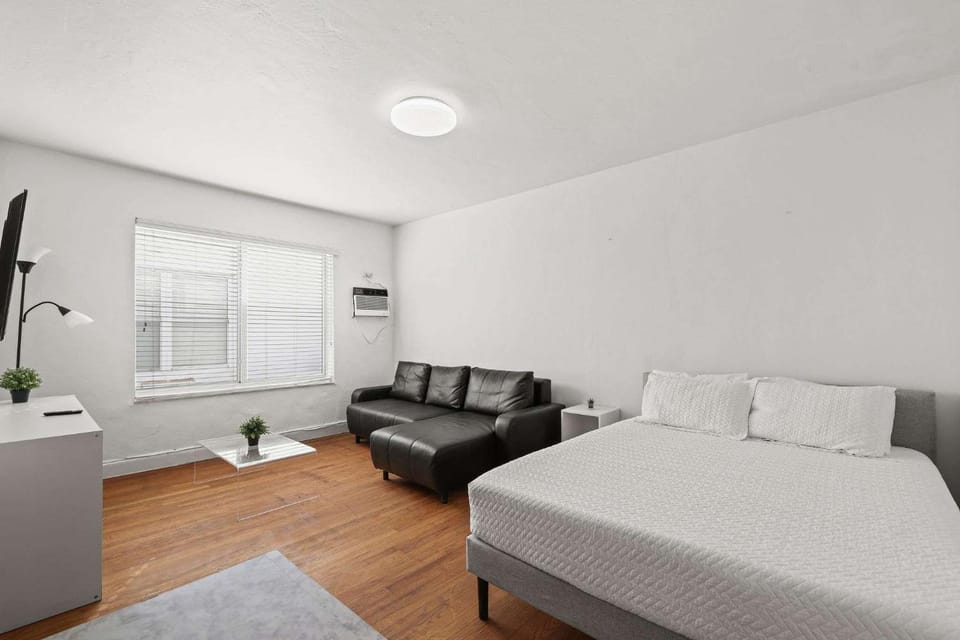 Sunny Studio North Shore 4 Guests Apartment in Miami Beach