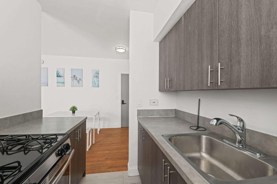 Sunny Studio North Shore 4 Guests Apartment in Miami Beach