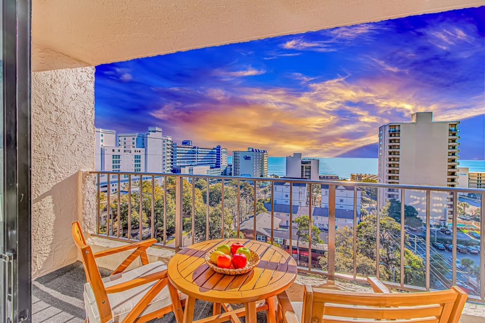 Modern 1BR With Ocean Views! Cozy & Quiet! OV902 House in Myrtle Beach