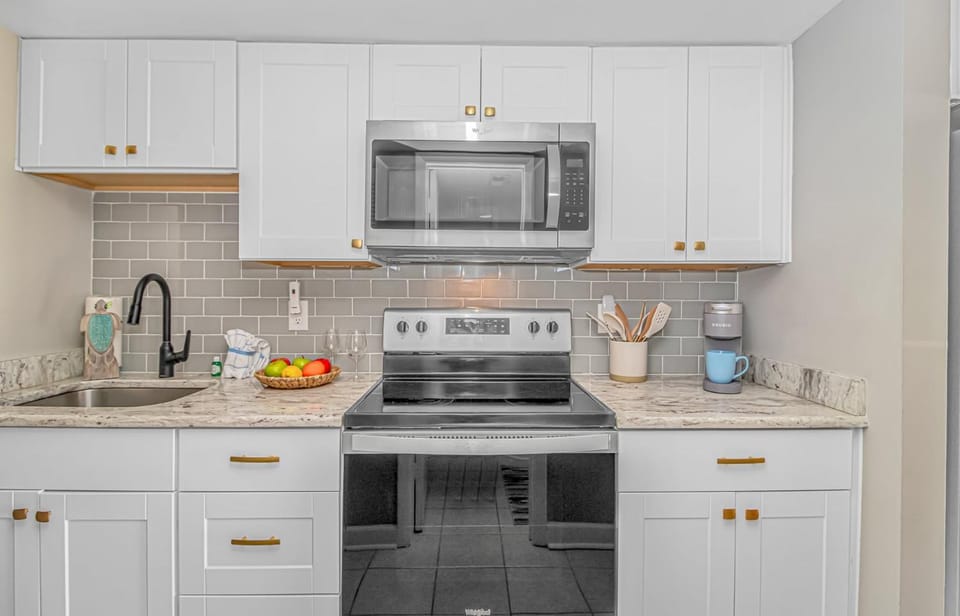 Modern 1BR With Ocean Views! Cozy & Quiet! OV902 House in Myrtle Beach
