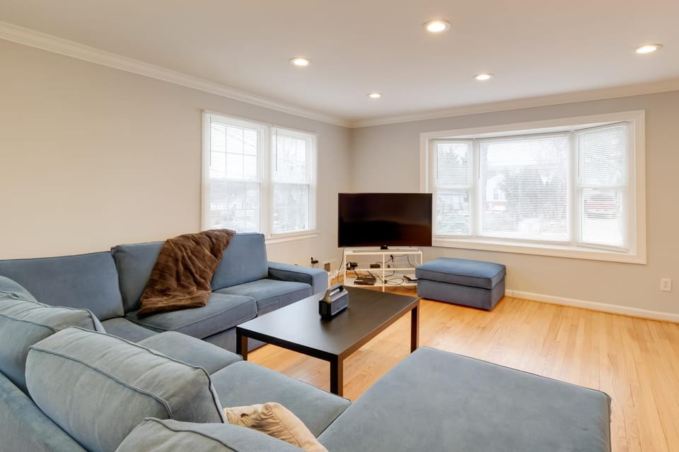 DC Area Home ~ 1 Mi to Metro: WFH Friendly! House in Wheaton-Glenmont