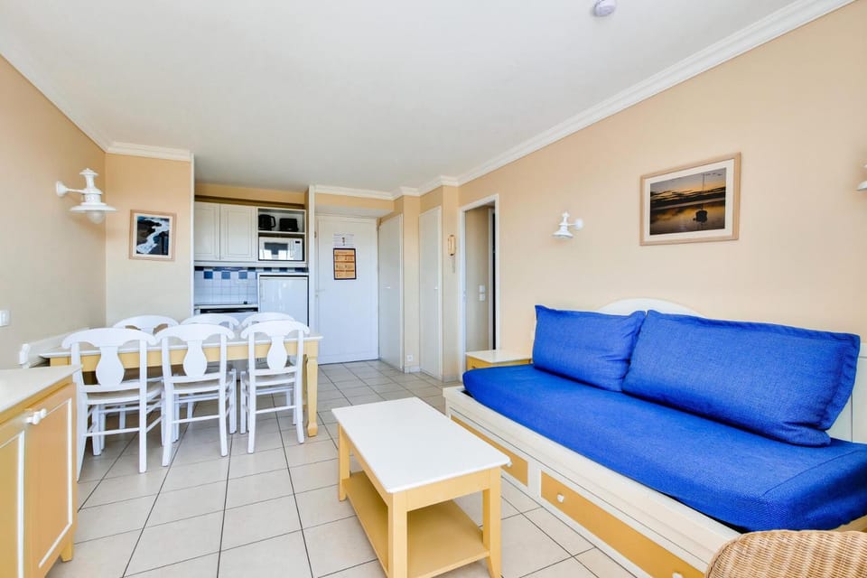 Bed, kitchen