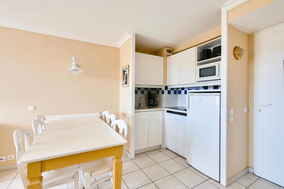 Shower, Bathroom, furniture