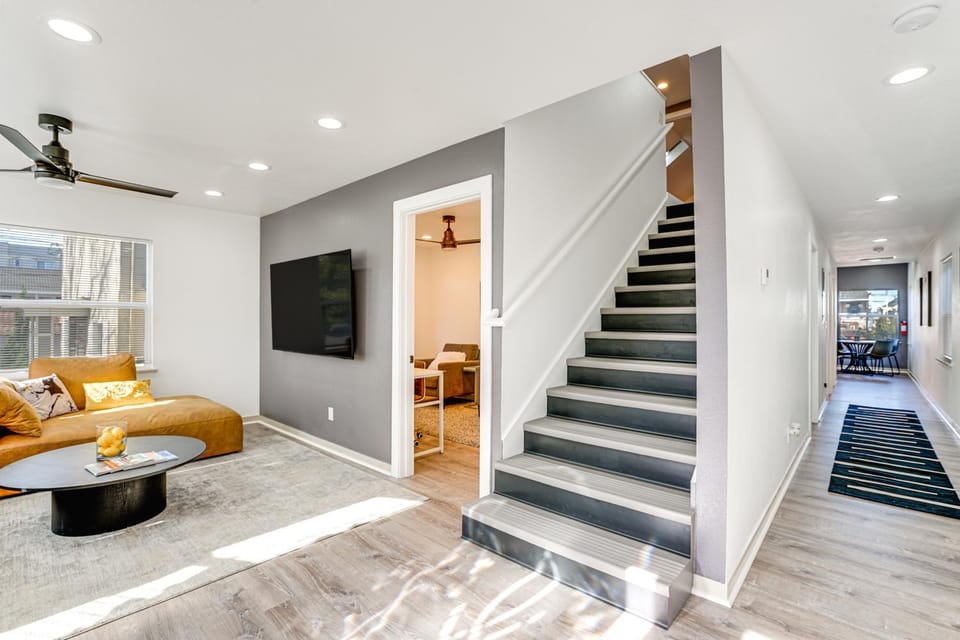 Walk to Crab Cove Beach Alameda Home with Game Room House in Alameda