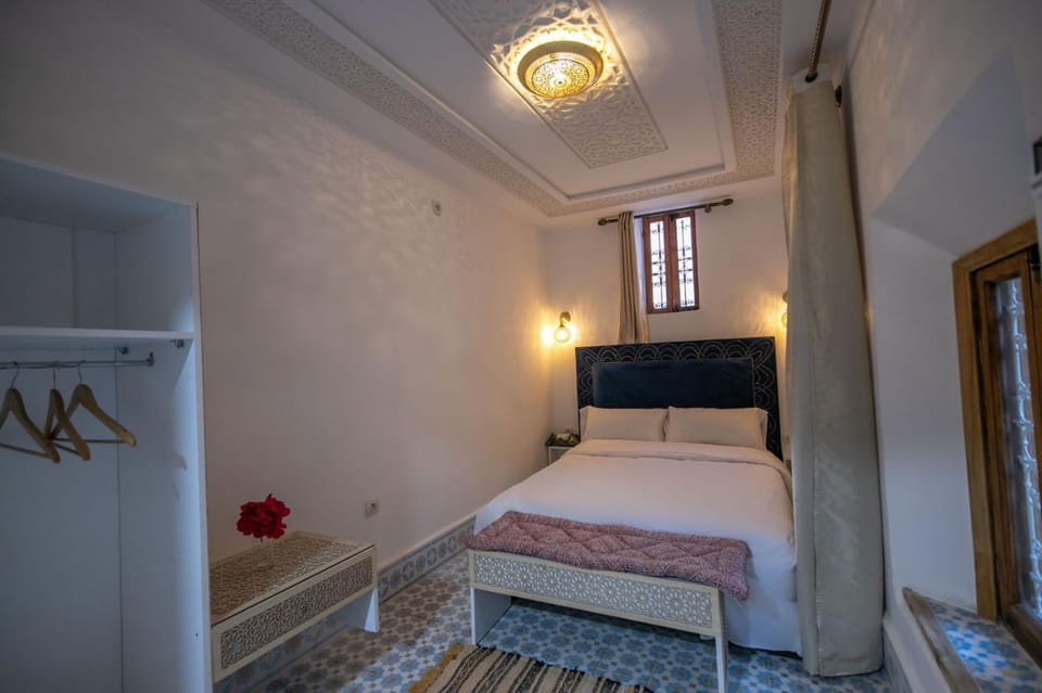 Bed, Photo of the whole room, wardrobe