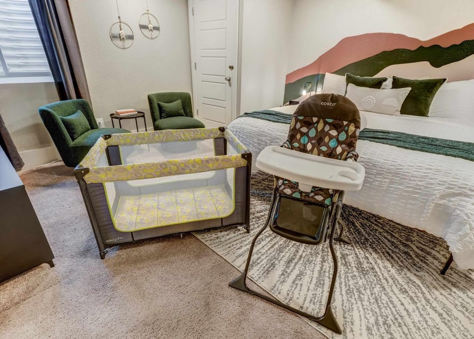 Institute Den Downtown Modern Basement Suite Apartment in Colorado Springs