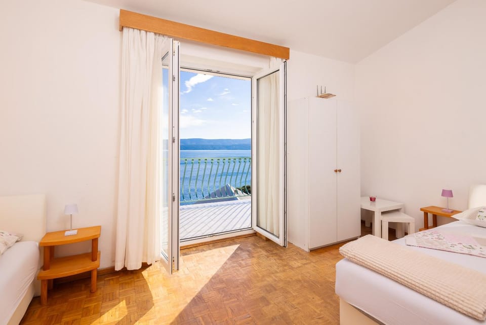 Bed, Balcony/Terrace, Bedroom, Sea view, wardrobe