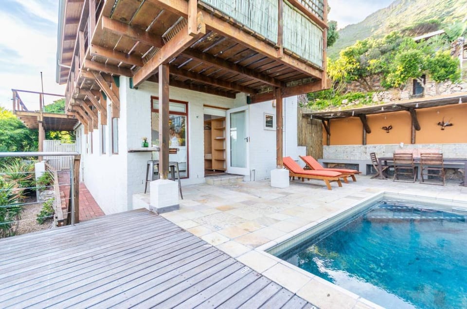 Property building, Natural landscape, Balcony/Terrace, Mountain view, Pool view, Swimming pool, sunbed
