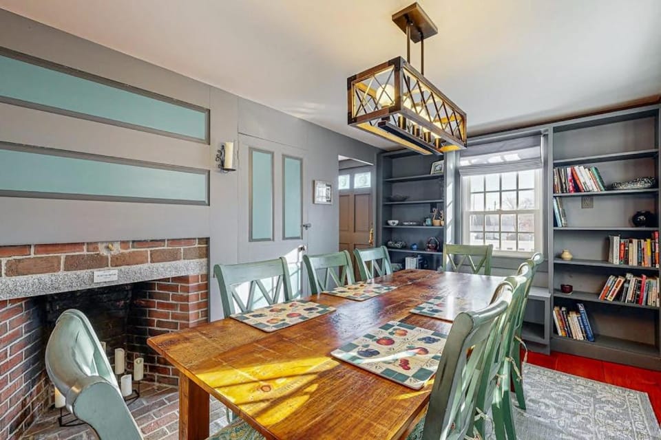 Seating area, Dining area
