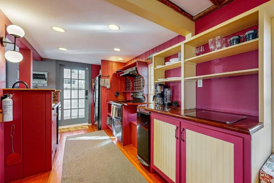 Kitchen or kitchenette, kitchen