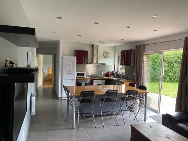 Seating area, Dining area, Facility for disabled guests, oven, stove, kitchen