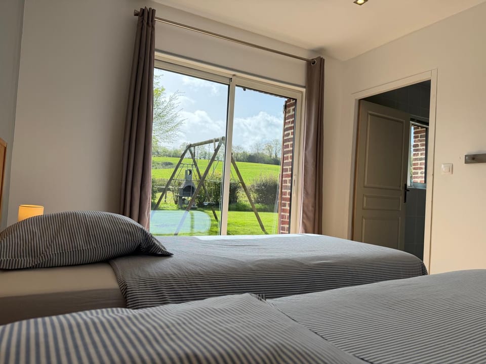 View (from property/room), Photo of the whole room, Bedroom, Garden view, Facility for disabled guests