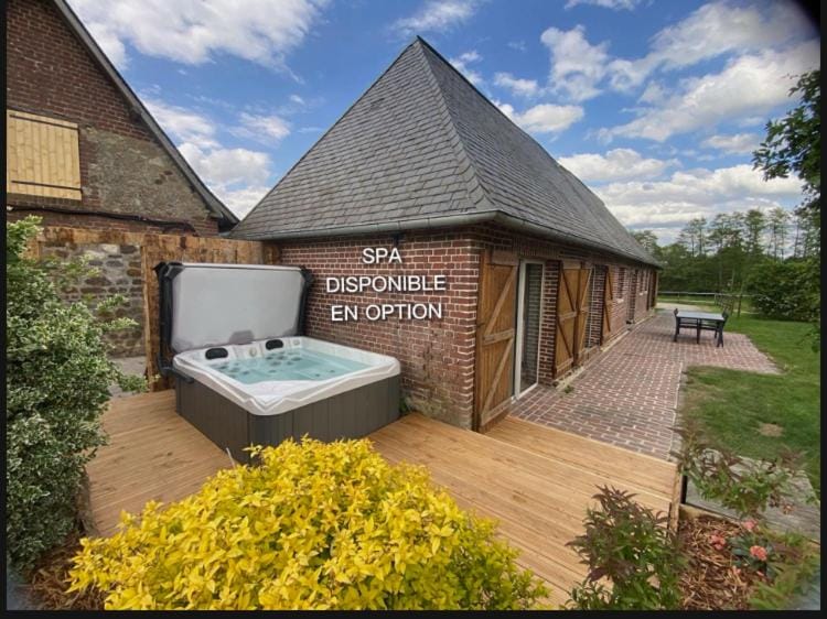 Property building, Day, Garden, Hot Tub, Spa and wellness centre/facilities, Garden view, Area and facilities