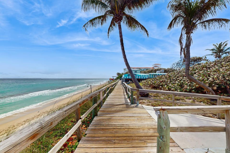 Azure Haven House in Lantana