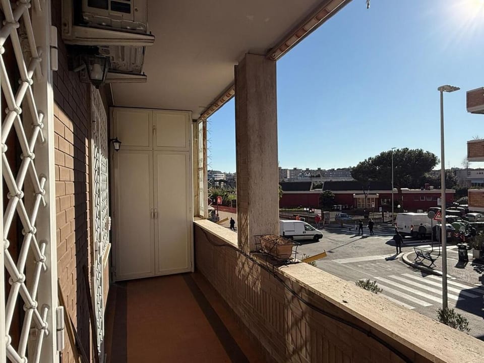 Balcony/Terrace, Street view