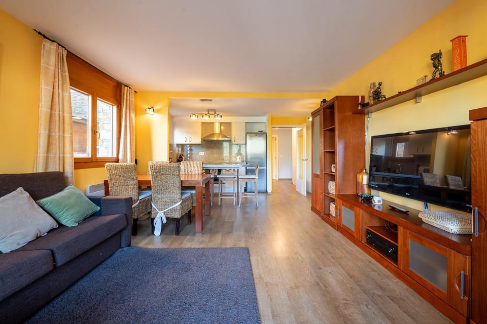 Communal lounge/ TV room, Dining area