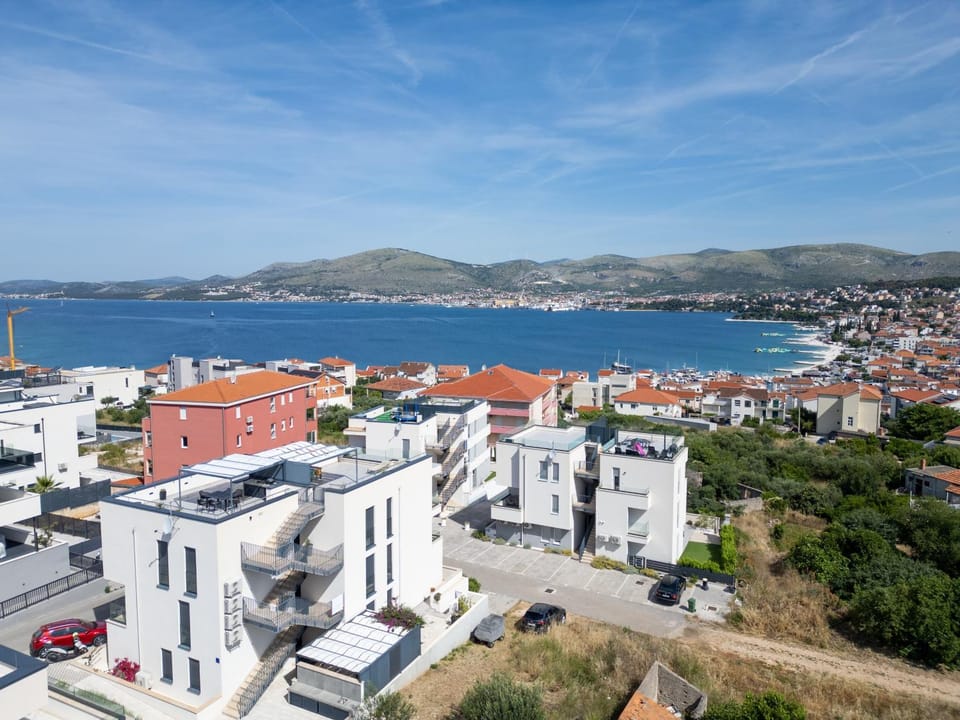 Property building, Bird's eye view, View (from property/room), City view, Swimming pool