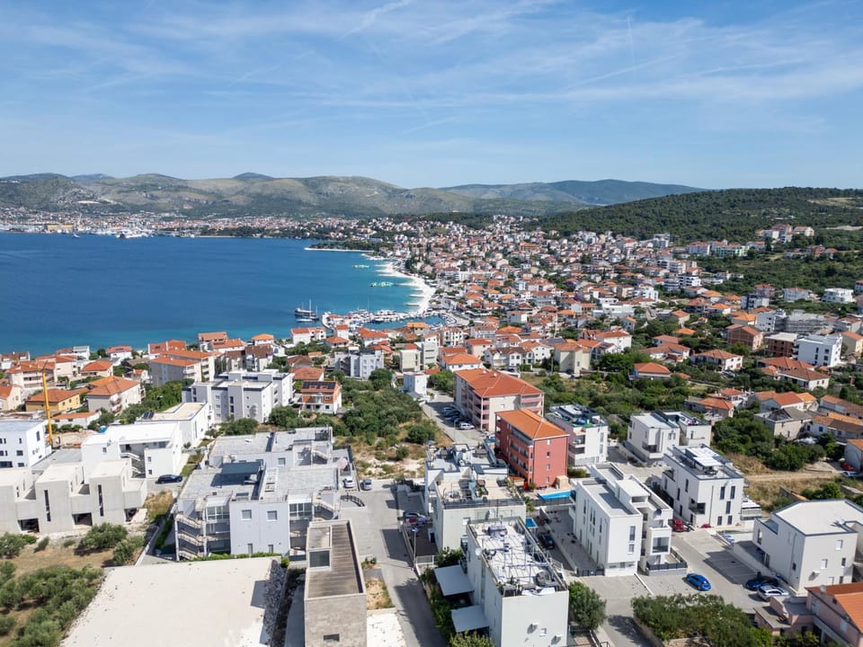Property building, Bird's eye view, View (from property/room), City view, Swimming pool