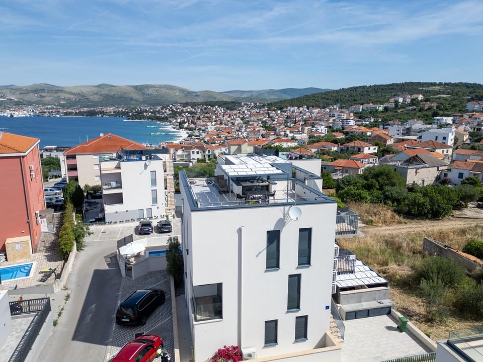 Property building, Bird's eye view, View (from property/room), City view, Swimming pool