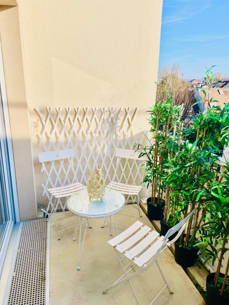 View (from property/room), Balcony/Terrace, Dining area
