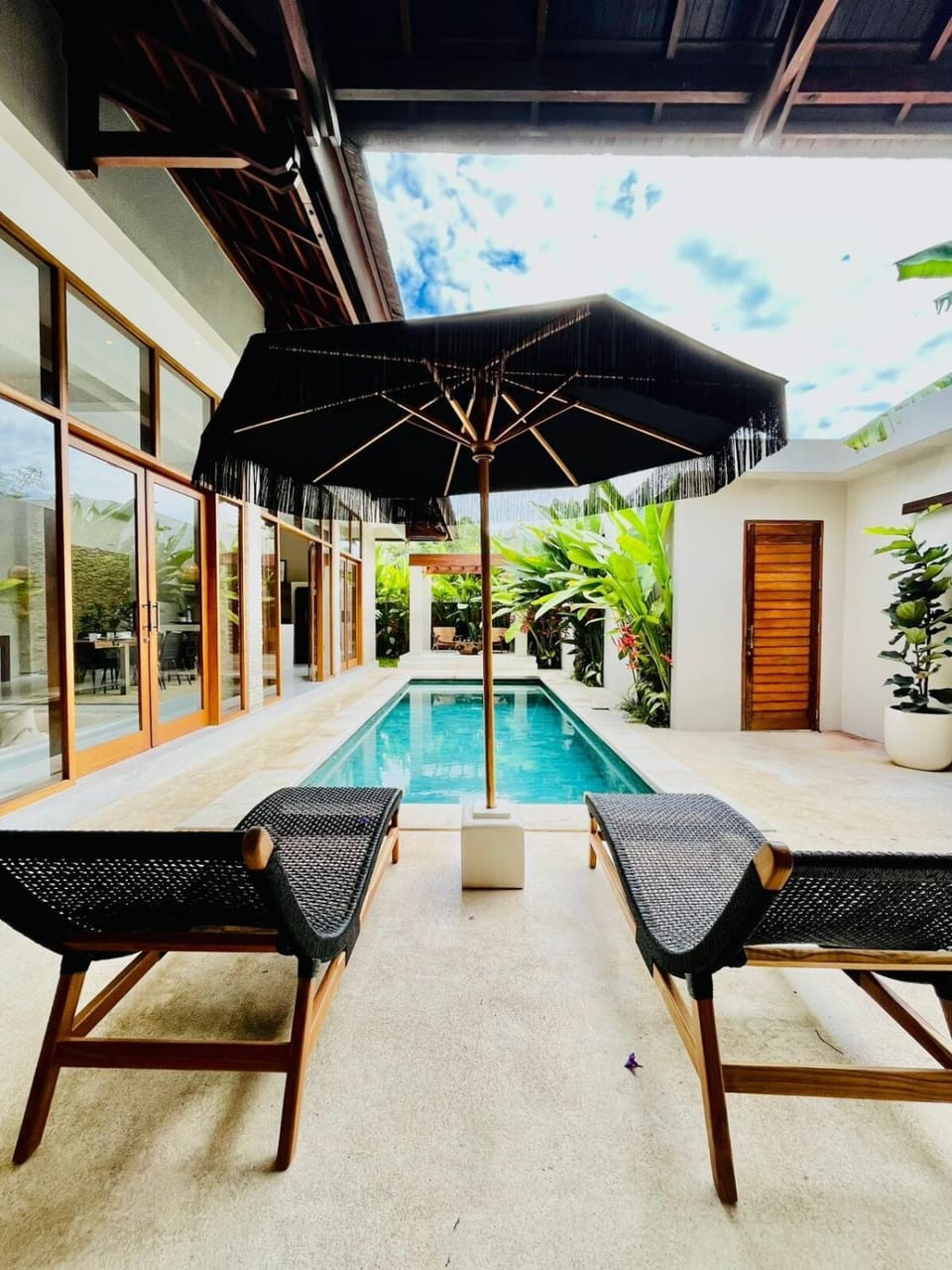 Swimming pool, sunbed