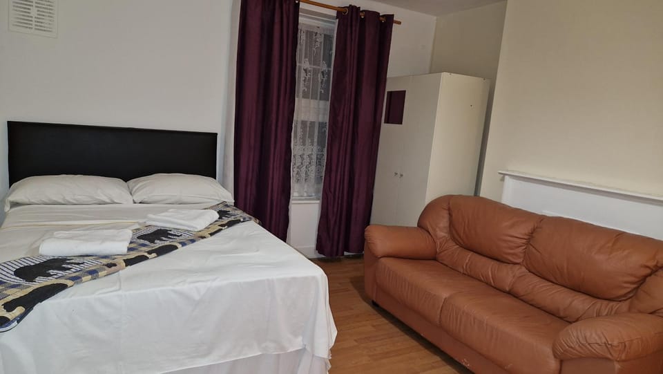 Bed, Seating area, Bedroom