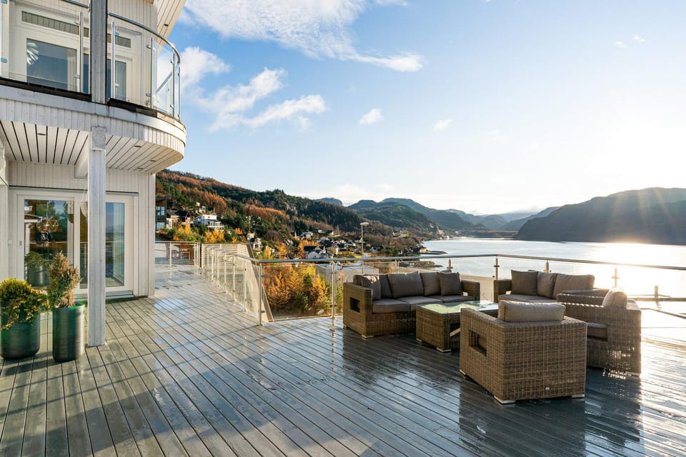 The Pulpit Rock Villa with sea view & jakuzzi Villa in Rogaland