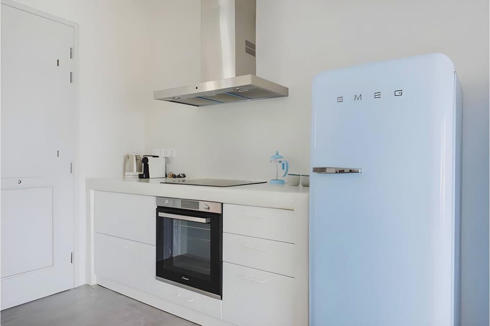 Kitchen or kitchenette, oven