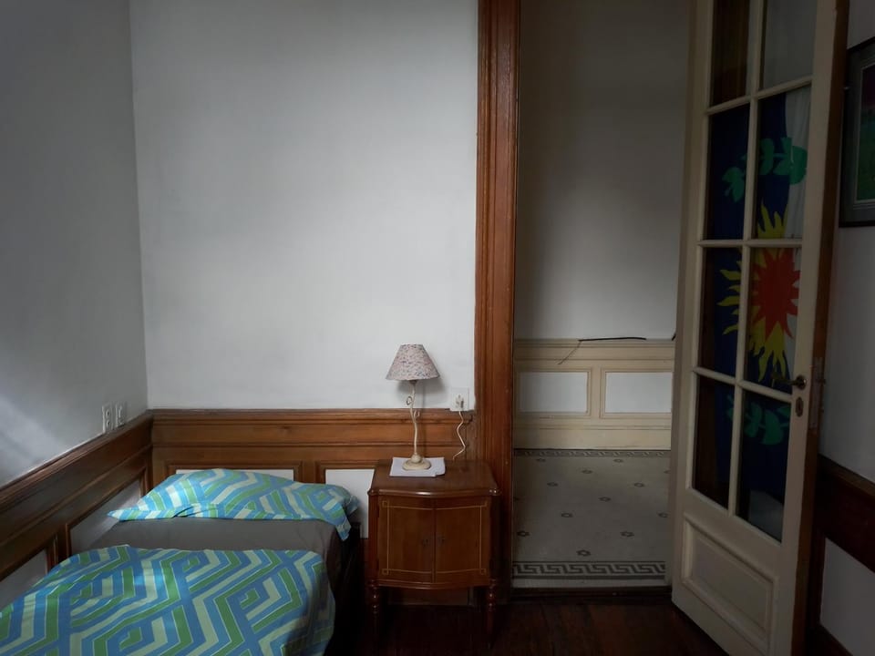 Calida habitacion edificio historico Vacation rental in Buenos Aires