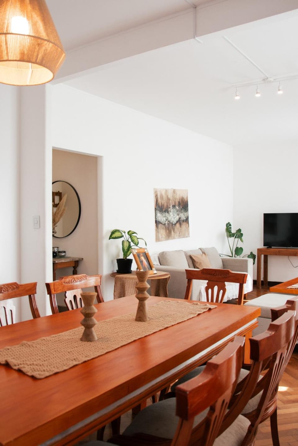 TV and multimedia, Living room, Seating area, Dining area