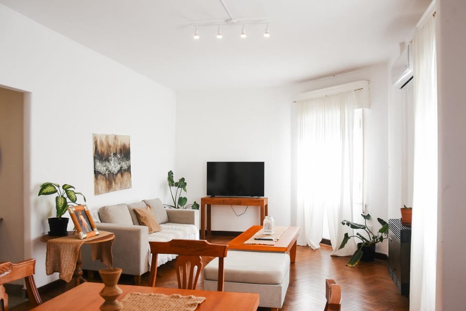 TV and multimedia, Living room, Seating area, Dining area, Evening entertainment