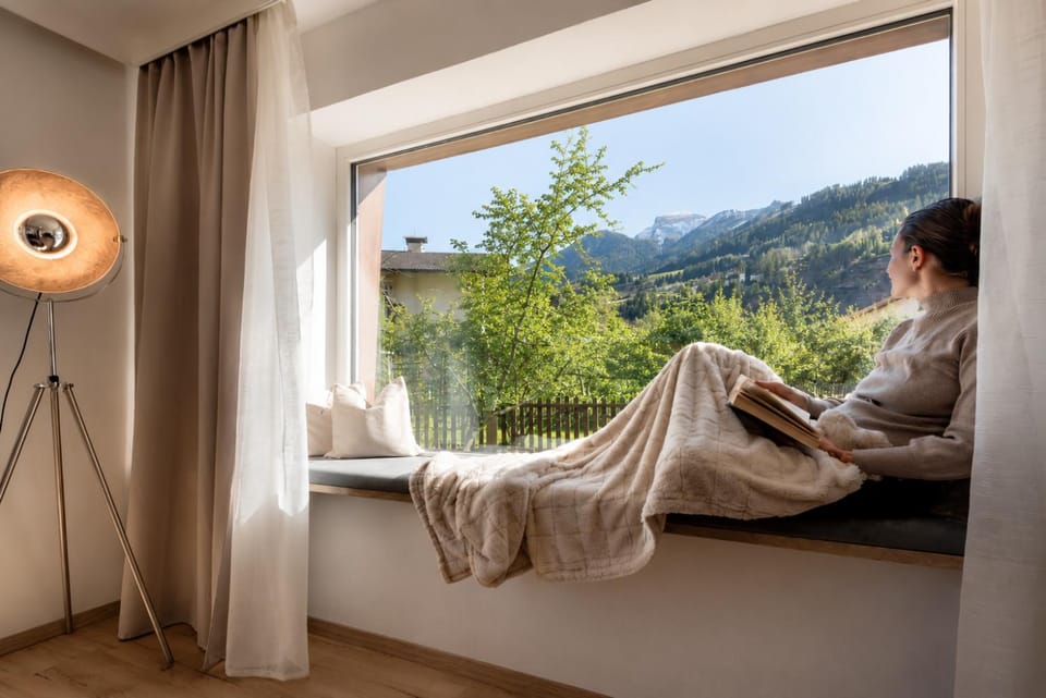 Natural landscape, Living room, Mountain view