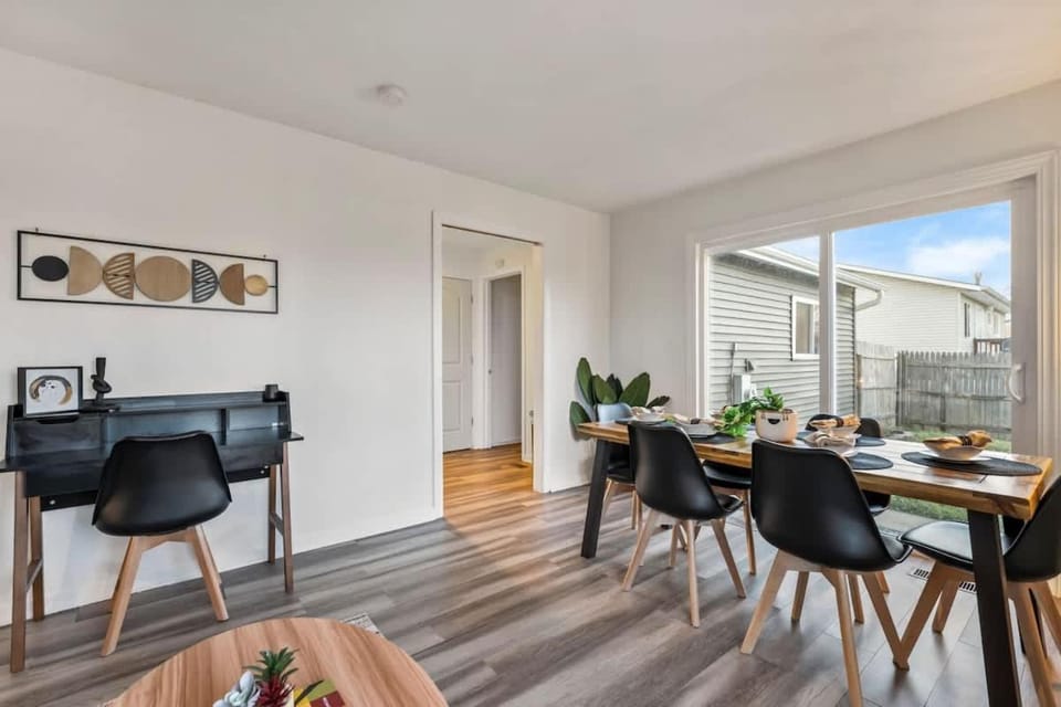 Bolingbrook King Bed 7 min to Hwy & Mall House in Bolingbrook