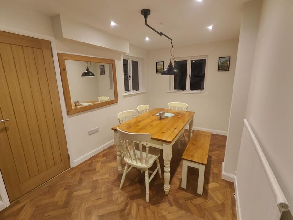 Trillis Cottage House in Stroud District