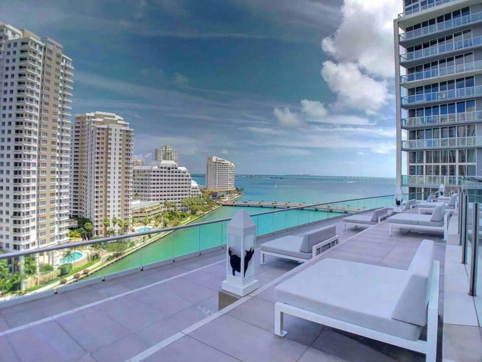 Charming Ocean View 2BR 1BA ICON Brickell Apartment in Brickell