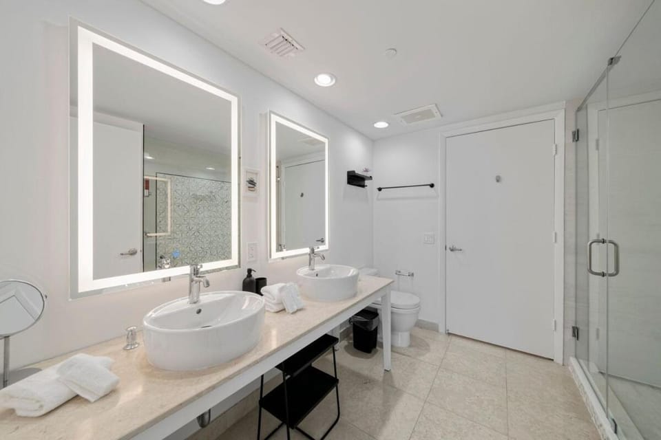 Charming Ocean View 2BR 1BA ICON Brickell Apartment in Brickell